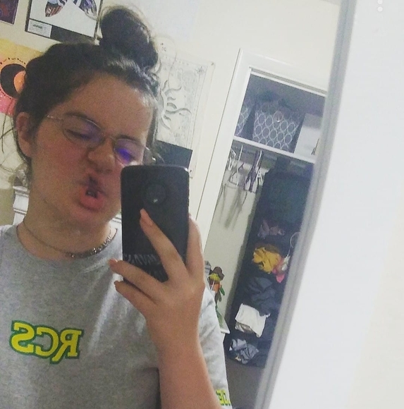 Meet your Posher, Khloe - Picture 1 of 1